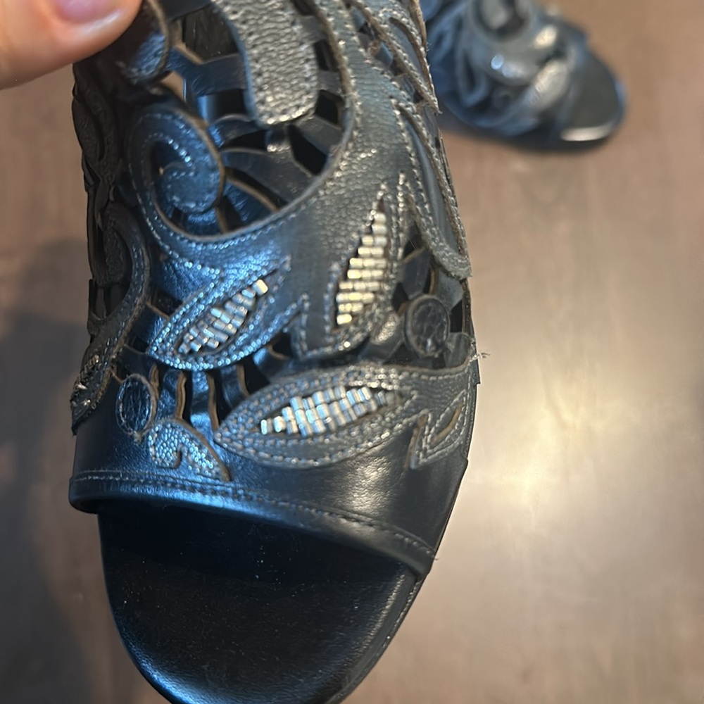 Size 9 Brighton Black and Grey Leather Embroidered Heels - Picture 7 of 7